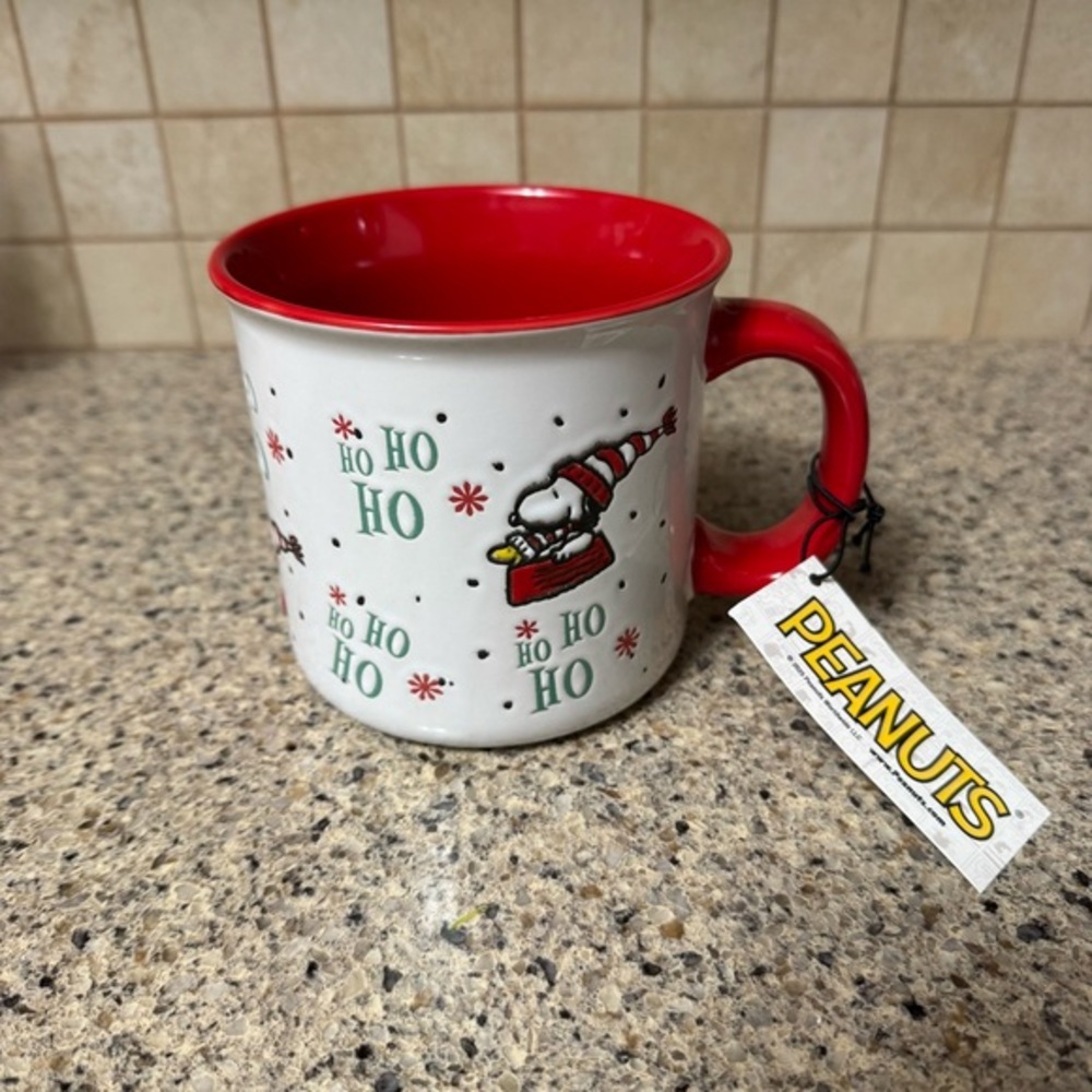 Peanuts Snoopy Stoneware Coffee Mug Christmas 21 oz NEW